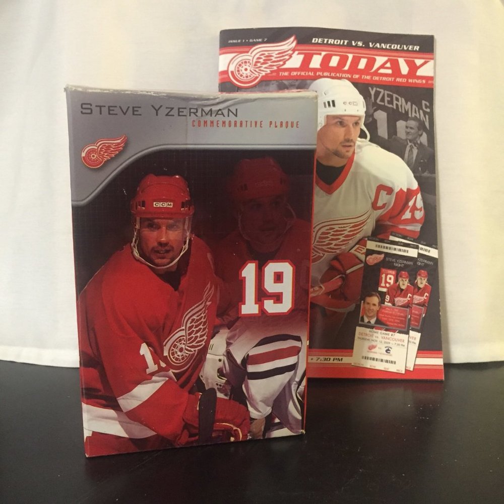 Detroit Red Wings Steve Yzerman Plaque